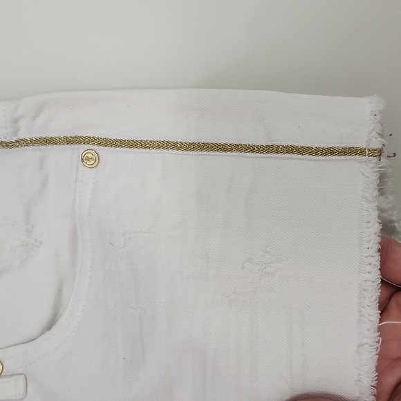 Juicy Jean Couture white jean shorts - Picture 4 of 8